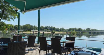 GĂźte contemporain avec piscine solaire & clim