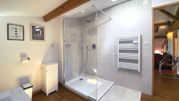 Douche, articles de toilette écologiques, sÚche-cheveux