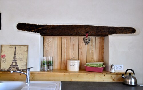 Maison Bidas - Charming,rural,2 Bedroom Gîte, sleeps 4, in vineyard surrounding