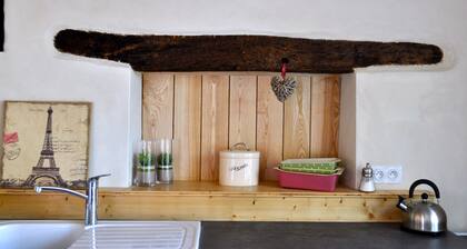 Maison Bidas - Charming,rural,2 Bedroom GĂźte, sleeps 4, in vineyard surrounding