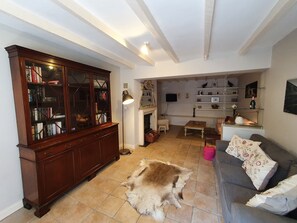 TV, fireplace, video games, DVD player - Le Mauguillard, Aubeterre Sur Dronne (Laprade)