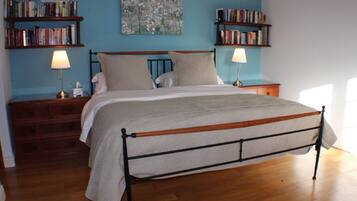 6 bedrooms, iron/ironing board, travel cot, WiFi