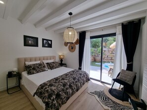 3 室のベッドルーム、アイロン / アイロン台、WiFi (無料)、ベッドシーツ