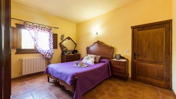 1 slaapkamer, een strijkplank/strijkijzer, gratis wifi, beddengoed