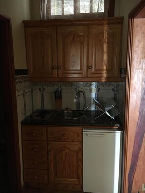 Fridge, microwave, stovetop, coffee/tea maker