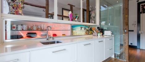 Fridge, microwave, oven, stovetop