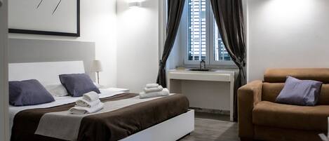 1 bedroom, in-room safe, desk, iron/ironing board