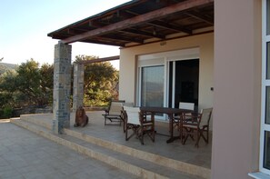 Outdoor dining - VILLA THEA -SEA BLOSSOM-     (6 ROOM LUXURY VILLA) (AGIOS NIKOLAOS)