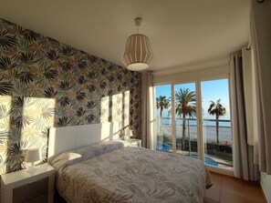 3 bedrooms, iron/ironing board, WiFi, bed sheets - Cozy apartment with fabulous sea views (Denia)
