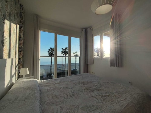 Cozy apartment with fabulous sea views