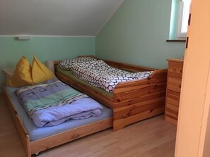 2 bedrooms, iron/ironing board, free WiFi, bed sheets