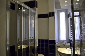 Shower, hair dryer, bidet, towels