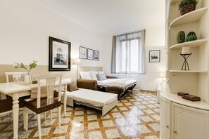 1 bedroom, in-room safe, desk, iron/ironing board - FREE WIFI Comfortable apartment overlooking the Anfore Fountain. (Roma)