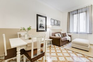 TV, books - FREE WIFI Comfortable apartment overlooking the Anfore Fountain. (Roma)