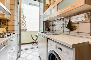 雪櫃、微波爐、焗爐、爐具