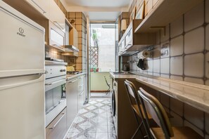 雪櫃、微波爐、焗爐、爐具