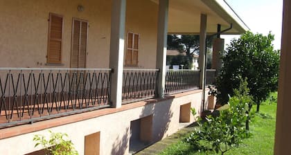 Villa with garden near Lake Bracciano, 30 km from Rome