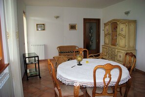 Dining - Villa with garden near Lake Bracciano, 30 km from Rome (Bracciano)