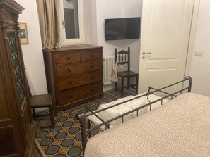 2 dormitorios, tabla de planchar con plancha, wifi gratis y ropa de cama