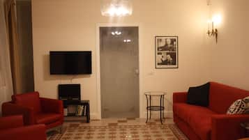 Fernseher, Bücher, Stereoanlage