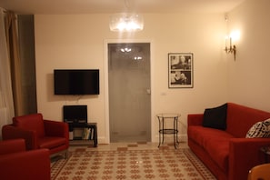 TV, libri, impianto stereo