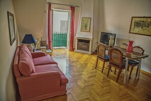 Télévision, cheminée