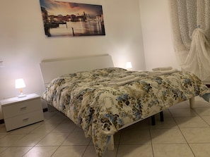 1 bedroom, free WiFi, bed sheets