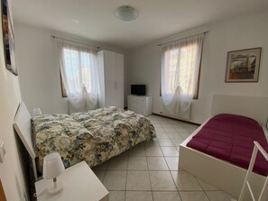 1 bedroom, free WiFi, bed sheets - Little and cozy flat near Venice (Venezia)