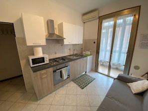 Fridge, microwave, oven, stovetop