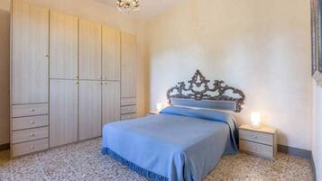 2 bedrooms, iron/ironing board, travel crib, free WiFi