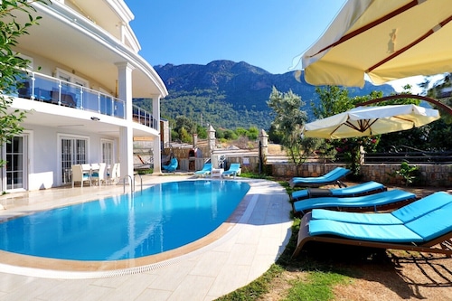 Private 5 bedroom villa in ovacik With heated pool and WIFI 