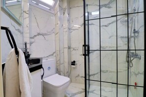 Shower, hair dryer, towels - Private 5 bedroom villa in ovacik With heated pool and WIFI  (Ölüdeniz)