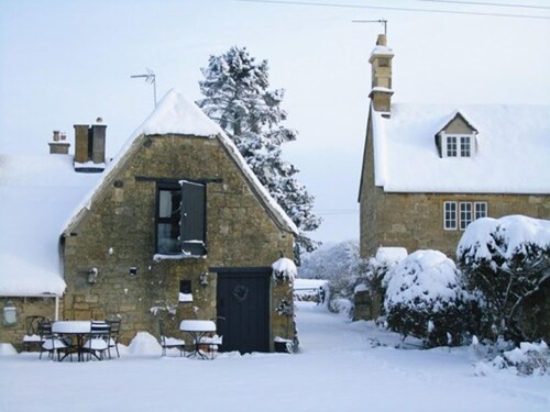 Stay in a 15 century Barn 20 minutes from Stratford on Avon 