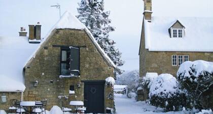 Stay in a 15 century Barn 20 minutes from Stratford on Avon