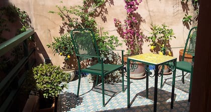 CASA CICALA, 2 terassia ja 2 parveketta. 90 neliömetriä