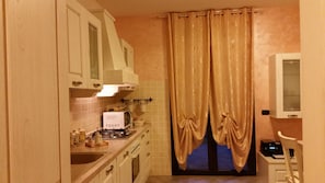 Frigorifero, microonde, forno, lavastoviglie