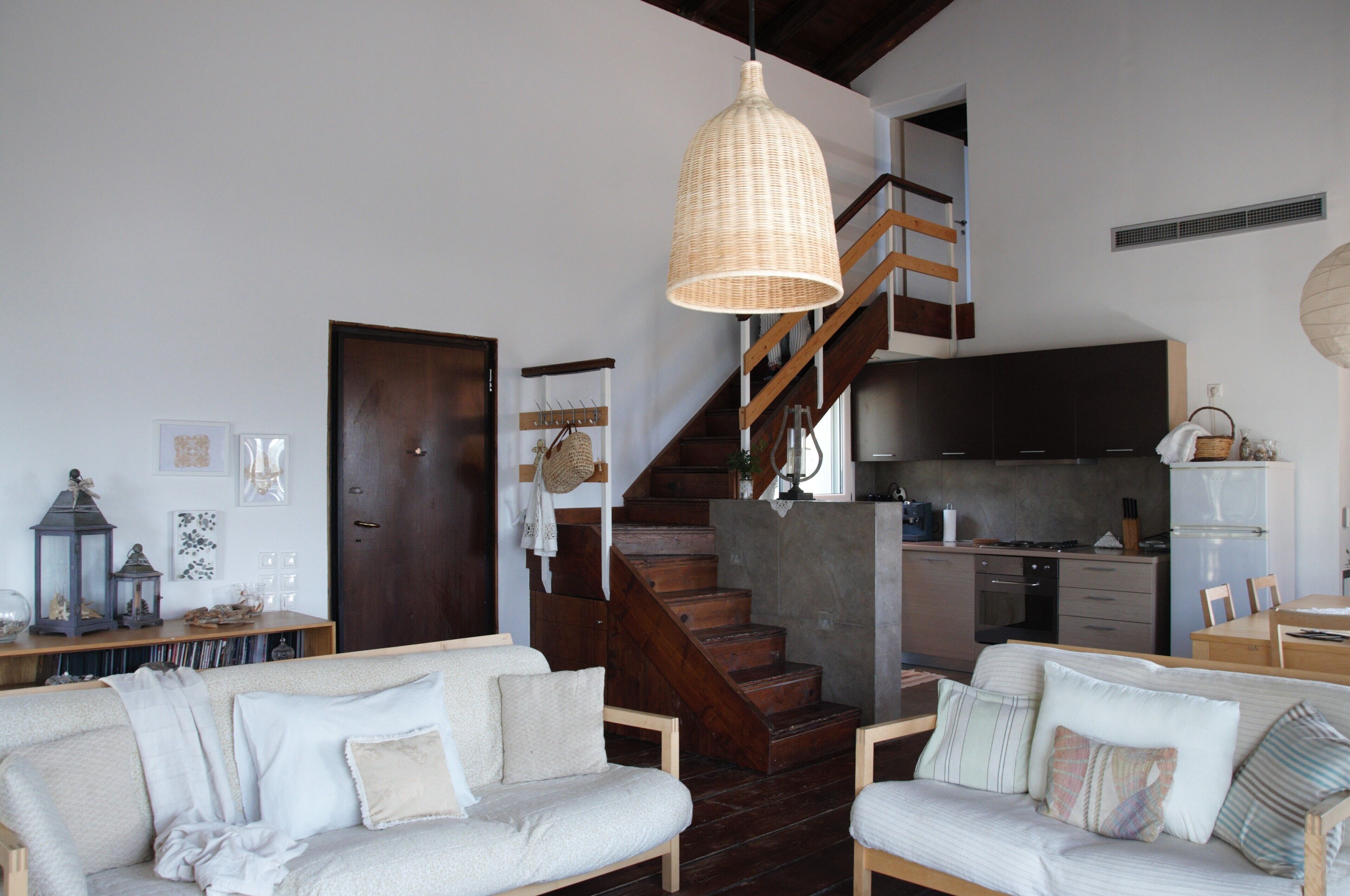 TV, fireplace, DVD player, books