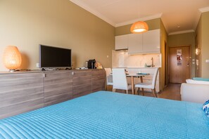 1 dormitorio, tabla de planchar con plancha, wifi gratis y ropa de cama