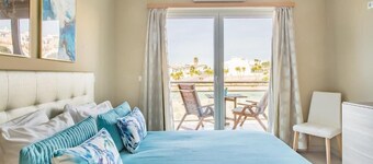 Beach House Ericeira - Ribeira D'Ilhas (World Surf Reserve) - with view of the sea