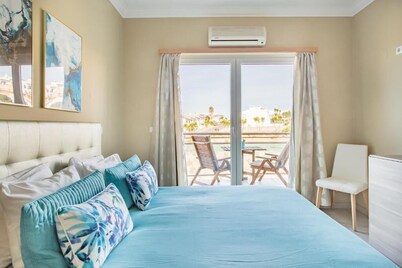 Beach House Ericeira - Ribeira D'Ilhas (World Surf Reserve) - with view of the sea