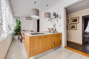 Fridge, microwave, oven, stovetop