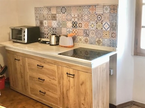 Réfrigérateur, four, plaque de cuisson, lave-vaisselle