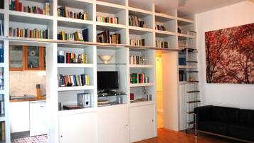 Smart TV, DVD player, books, stereo