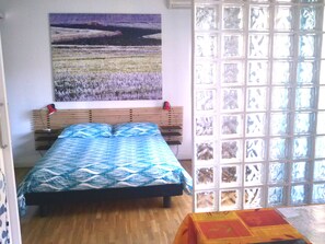 2 bedrooms, iron/ironing board, travel cot, WiFi