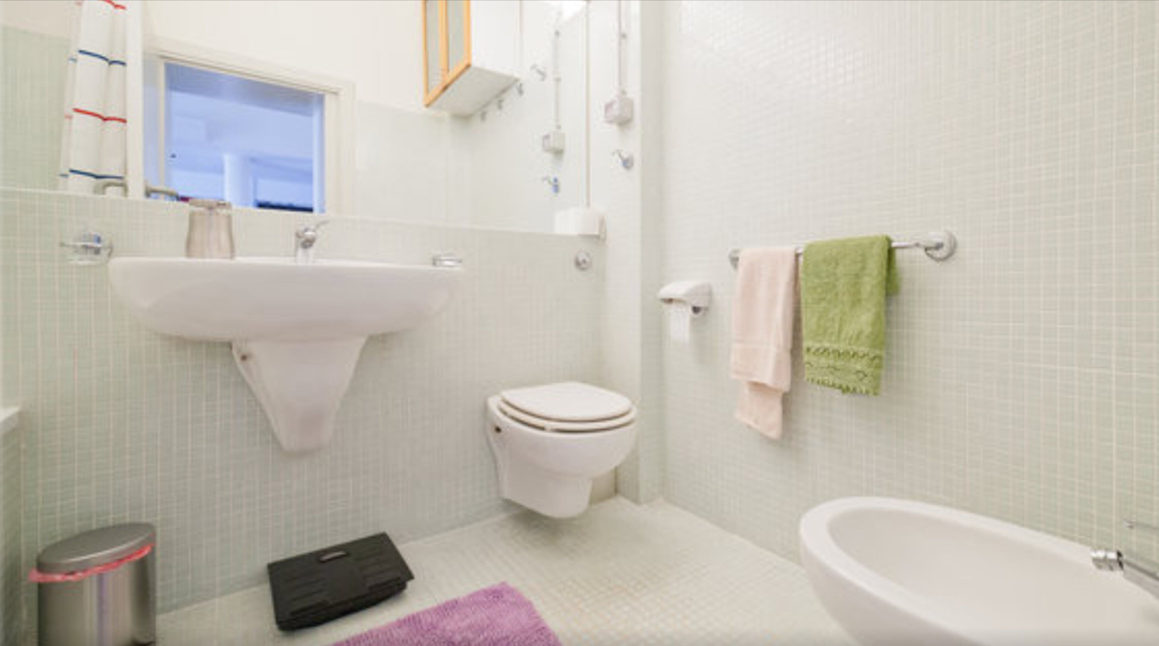A bathroom with a sink, toilet, and bathtub.