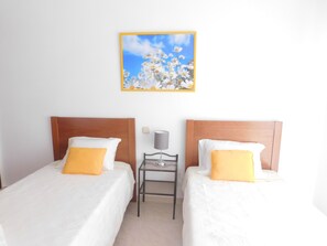 2 chambres, fer et planche à repasser, Wi-Fi gratuit, draps fournis