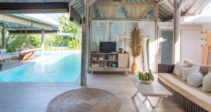3-Bed Villa w/ Large Pool,Renovated Summer 2025, steps to Seminyak Eat Street
