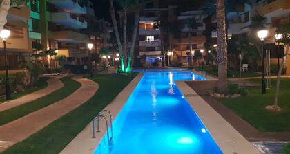 Luxus 2 Schlafzimmer, 2 Badezimmer, 200 Meter vom Meer entfernt auf 5-Sterne-Komplex #