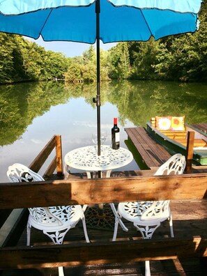 Outdoor dining - Marcadis Gite @Finders Keepers France. Adult only site with 16 acres and a lake  (Moncrabeau)