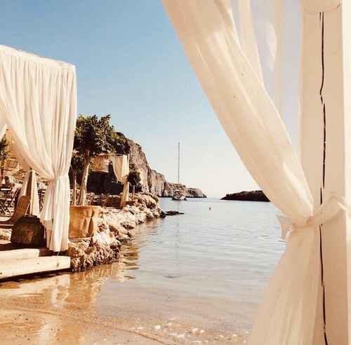 Villa beautiful decoration and superb sea view, heated pool